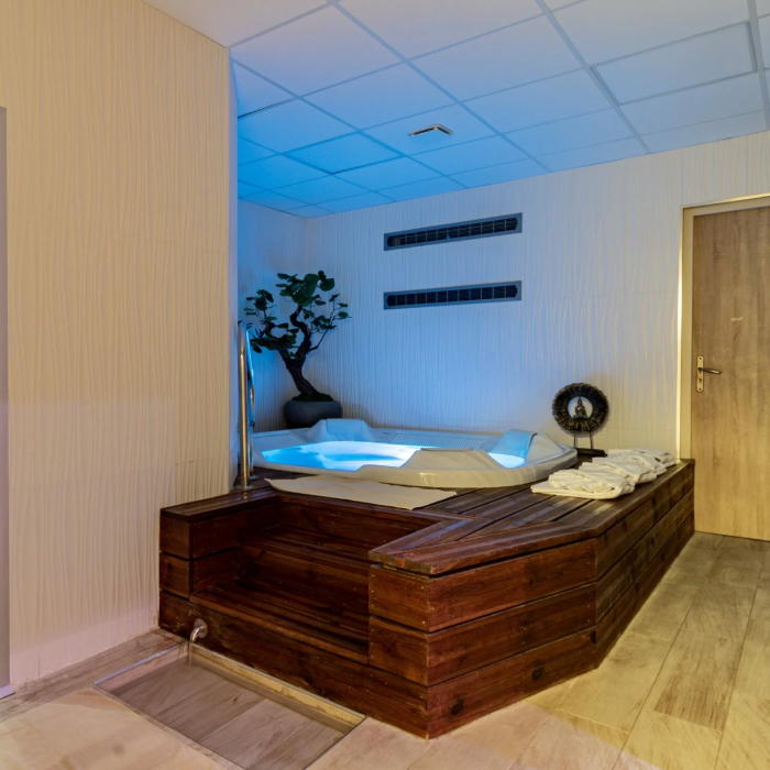 Espace jacuzzi et relaxation Jacuzzi bien-être L’Évasion Eau Spa